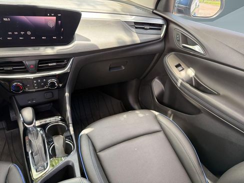 Certified 2025 Buick Encore GX Sport Touring w/ Comfort Package FWD image 29