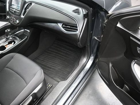 Used 2018 Chevrolet Malibu LT FWD image 38