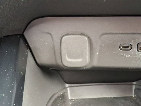 Used 2024 Chevrolet Trax RS w/ Sunroof Package image 25