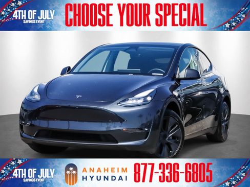 Used 2024 Tesla Model Y Long Range AWD/4WD image 1