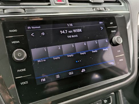 Used 2019 Volkswagen Tiguan SE w/ Panoramic Sunroof Package image 15