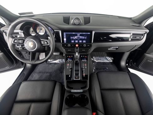 Certified 2026 Porsche Macan AWD/4WD image 34