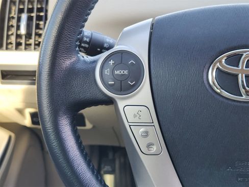 Used 2014 Toyota Prius V Five image 27