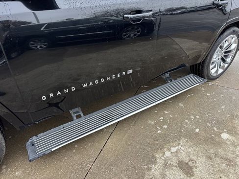 Used 2023 Jeep Grand Wagoneer Series II w/ Premium Group II image 16