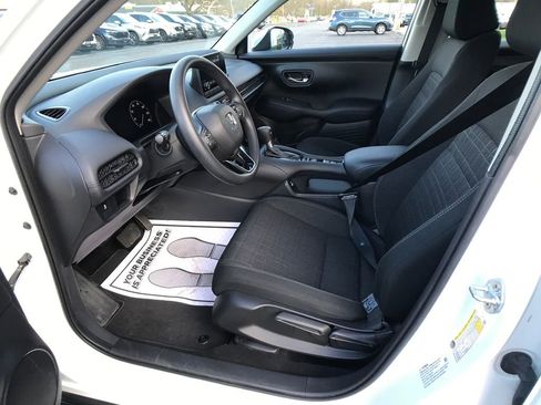 Certified 2023 Honda HR-V LX image 4