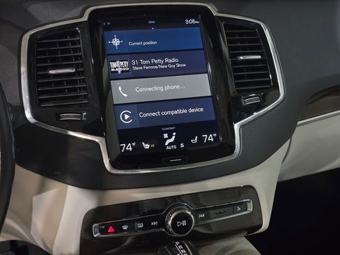 Used 2017 Volvo XC90 T6 Momentum w/ Vision Package image 25