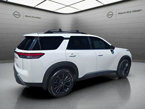 New 2026 Nissan Pathfinder SL w/ SL Premium Package AWD/4WD image 4