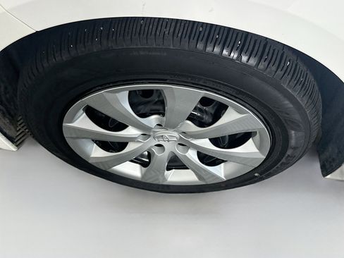 Used 2022 Toyota Corolla LE w/ Carpet Mat Package (TMS) image 11