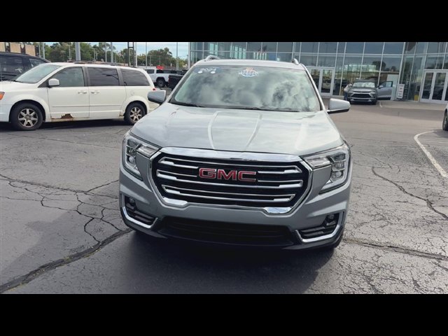 Certified 2024 GMC Terrain SLT w/ LPO, Floor Liner Package FWD image 3