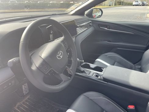 Used 2025 Toyota Camry SE w/ Multimedia Upgrade Package image 11