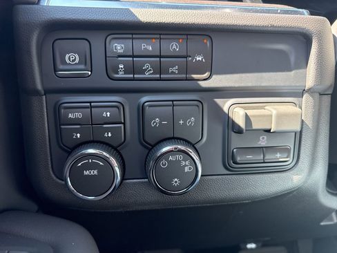 New 2026 Chevrolet Suburban LS image 14