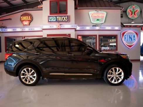 Used 2022 Ford Explorer Platinum w/ Equipment Group 601A image 19