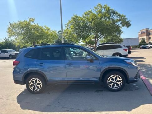 Used 2023 Subaru Forester Premium AWD/4WD image 4
