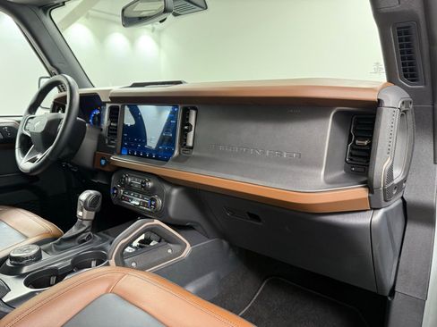 Used 2024 Ford Bronco Outer Banks image 31