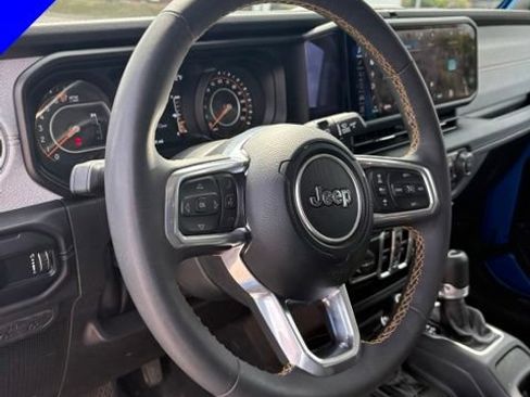 Used 2024 Jeep Wrangler Unlimited Sahara AWD/4WD image 16