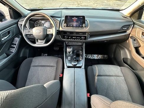 Used 2025 Nissan Rogue SV AWD/4WD image 29