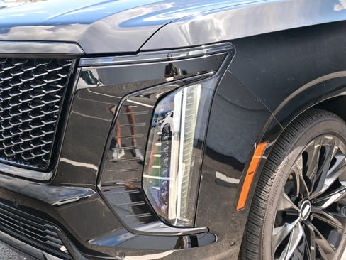 Used 2025 Cadillac Escalade Sport Platinum w/ LPO, ONYX Package image 11