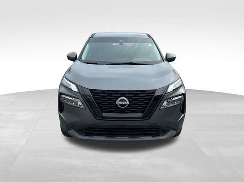 Used 2023 Nissan Rogue SV image 2