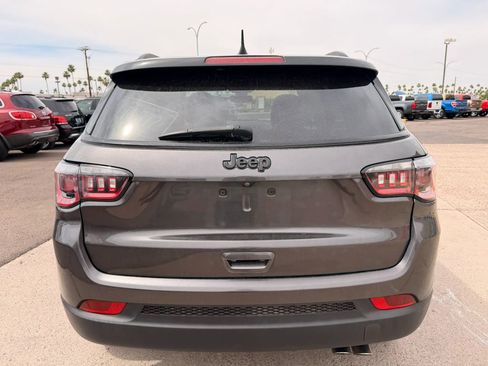 Used 2019 Jeep Compass Latitude image 3