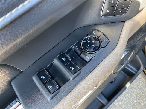 Used 2024 Ford Expedition Max XLT image 12