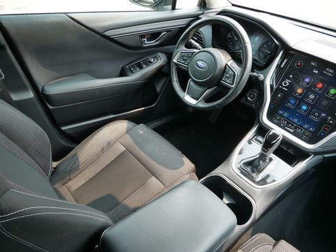 Used 2024 Subaru Outback Premium AWD/4WD image 9