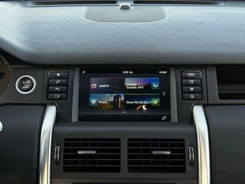 Used 2018 Land Rover Discovery Sport SE image 21