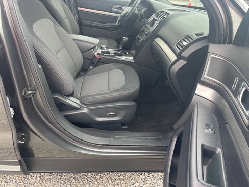 Used 2018 Ford Explorer XLT AWD/4WD image 12