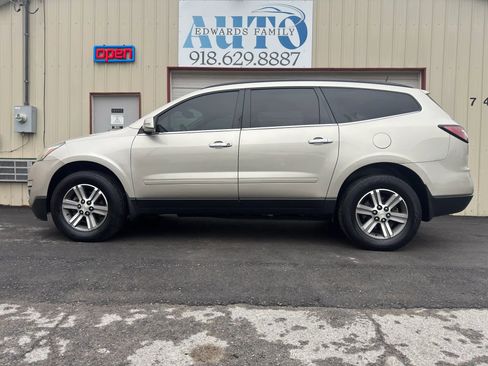 Used 2017 Chevrolet Traverse LT FWD image 17