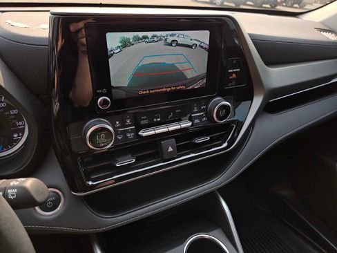 Certified 2024 Toyota Highlander LE AWD/4WD image 28