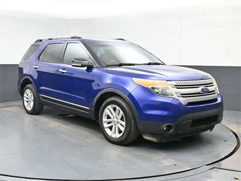 Used 2014 Ford Explorer XLT w/ Equipment Group 202A image 2