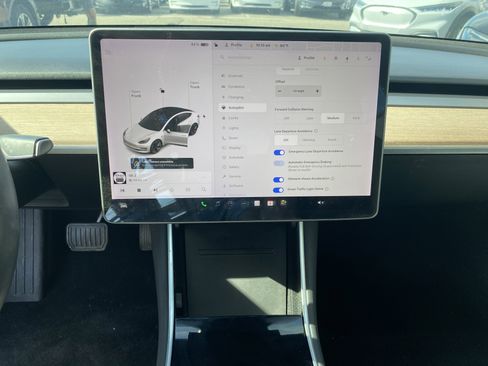 Used 2018 Tesla Model 3 Mid Range image 18