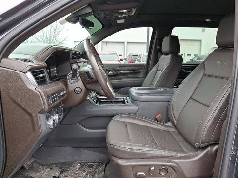 Used 2022 GMC Yukon XL Denali w/ Advanced Technology Package image 15