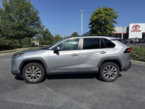 Used 2021 Toyota RAV4 XLE Premium FWD image 3