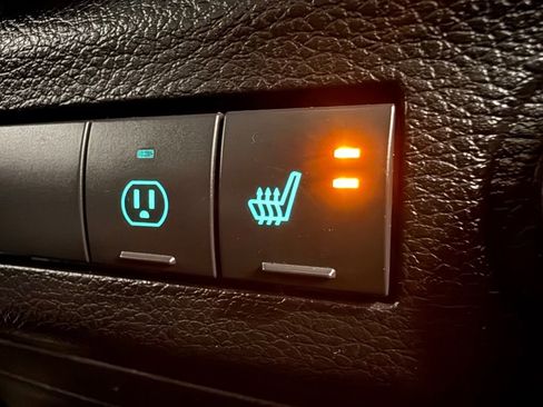 Used 2017 Jeep Wrangler Unlimited Sahara image 27