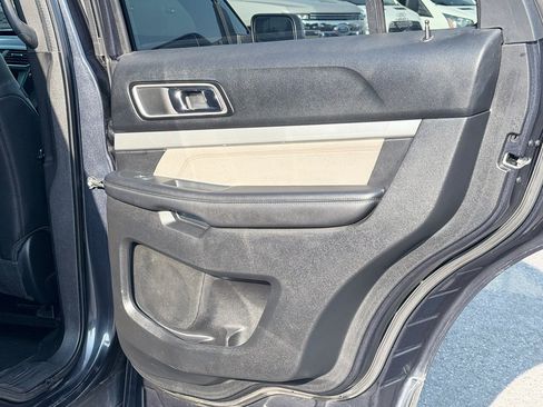 Used 2017 Ford Explorer XLT w/ Equipment Group 202A FWD image 33