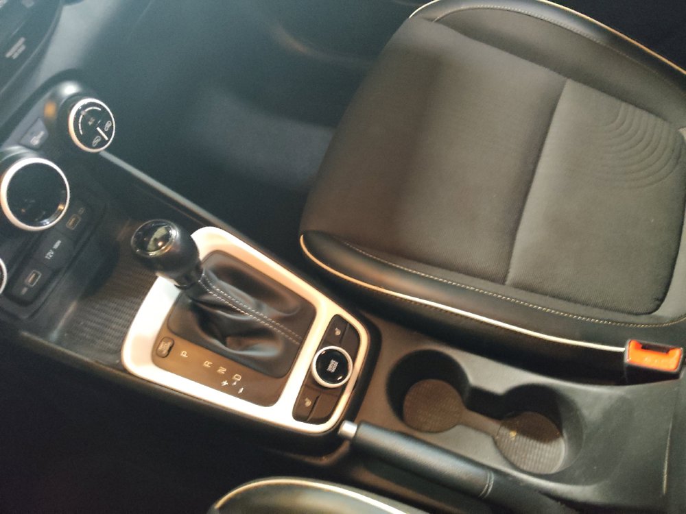 Used 2022 Hyundai Venue Limited FWD image 26