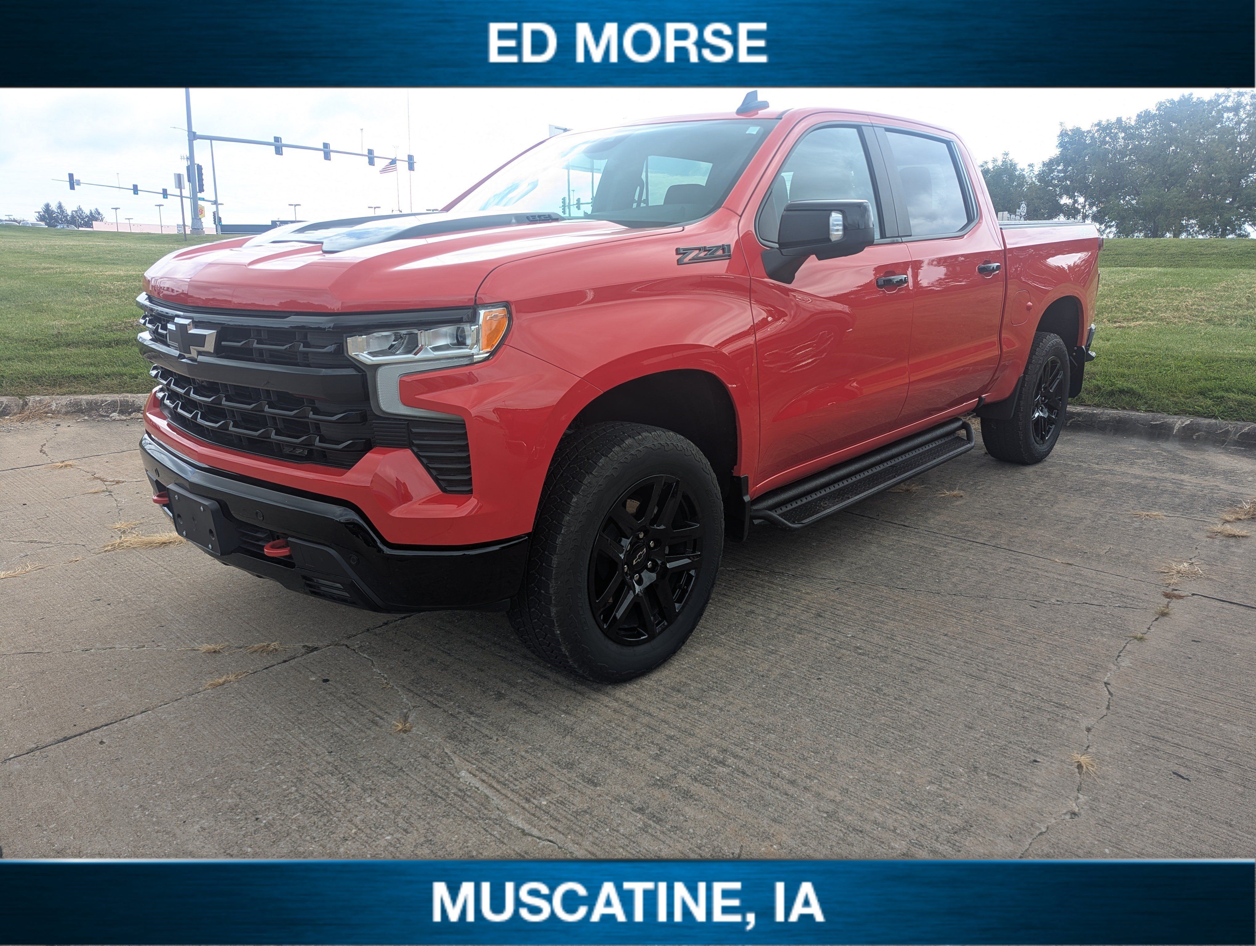Used 2024 Chevrolet Silverado 1500 LT Trail Boss w/ Convenience Package II AWD/4WD image 1