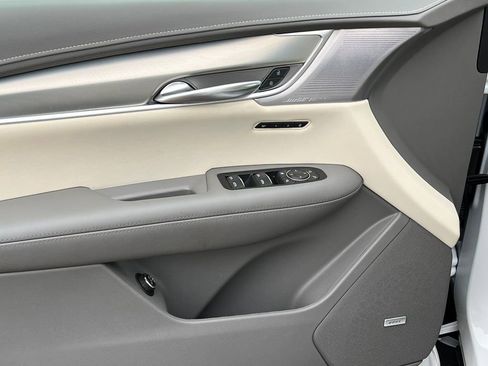 Used 2023 Cadillac XT5 Premium Luxury image 17