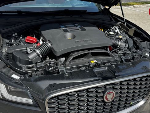 Used 2023 Jaguar F-PACE R-Dynamic S AWD/4WD image 6