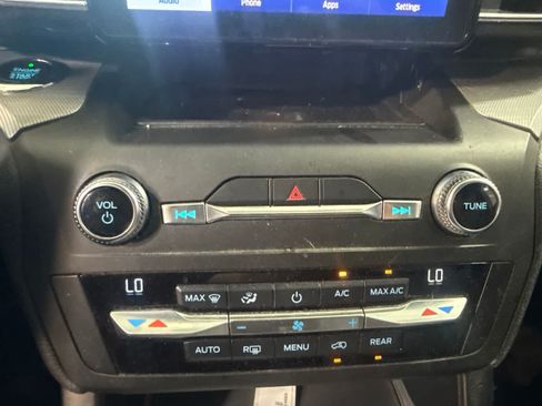 Used 2020 Ford Explorer XLT w/ Equipment Group 202A AWD/4WD image 25