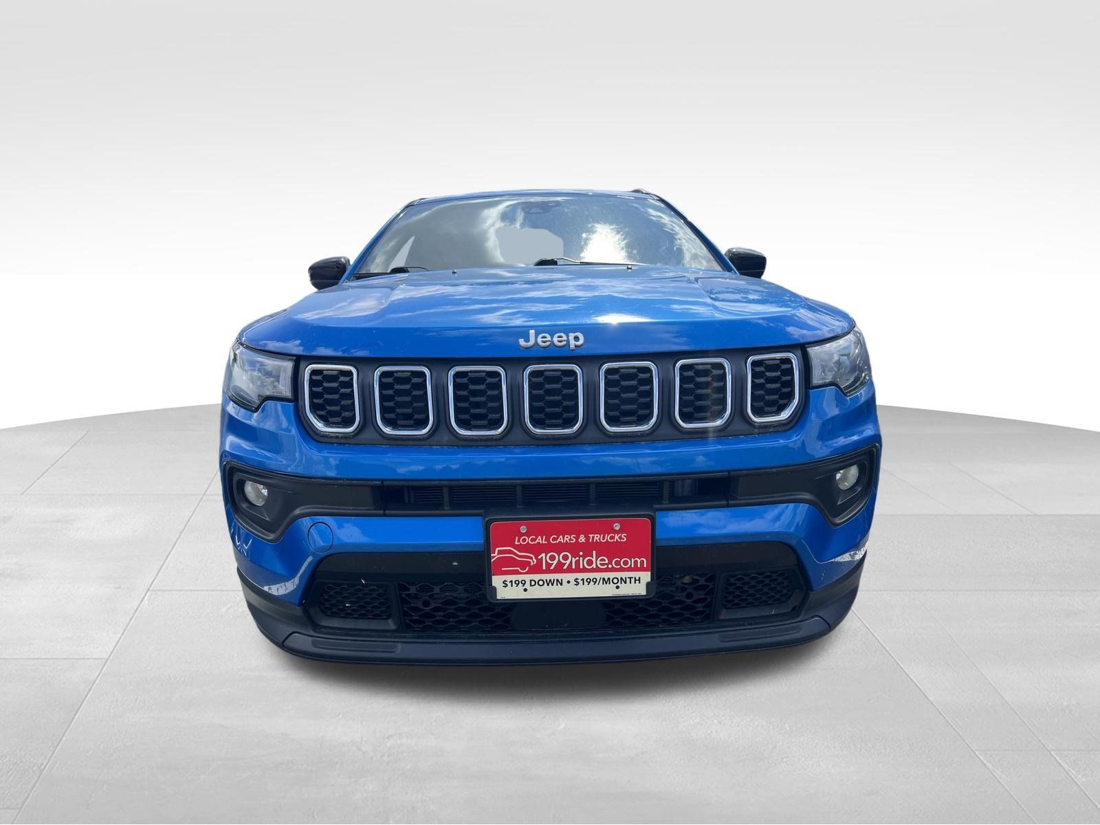 Used 2024 Jeep Compass Latitude AWD/4WD image 2