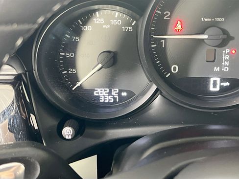 Used 2023 Porsche Macan image 12