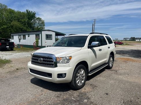 Used 2016 Toyota Sequoia Platinum AWD/4WD image 3