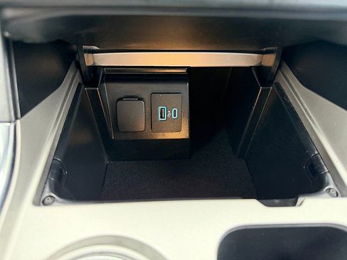 Used 2022 Ford Explorer Platinum w/ Equipment Group 601A image 28