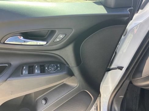 Used 2024 Chevrolet Equinox RS FWD image 13
