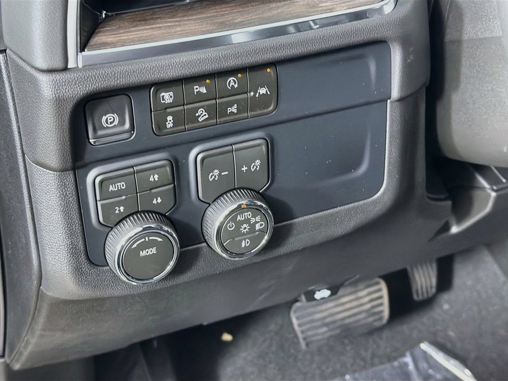 New 2026 Chevrolet Tahoe Z71 w/ Comfort Package AWD/4WD image 10