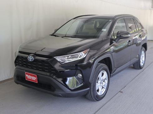 Used 2021 Toyota RAV4 XLE w/ Convenience Package AWD/4WD image 24