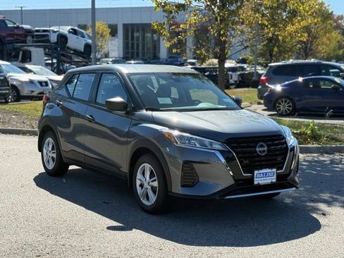 New 2025 Nissan Kicks Play S image 3