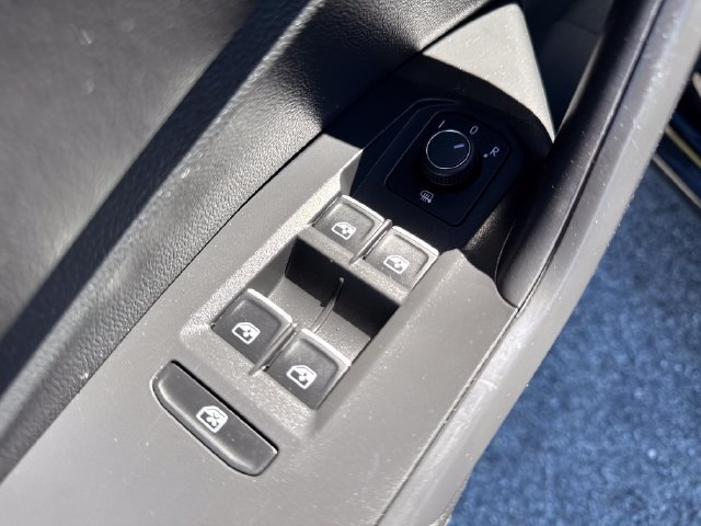 Used 2025 Volkswagen Jetta Sport FWD image 21