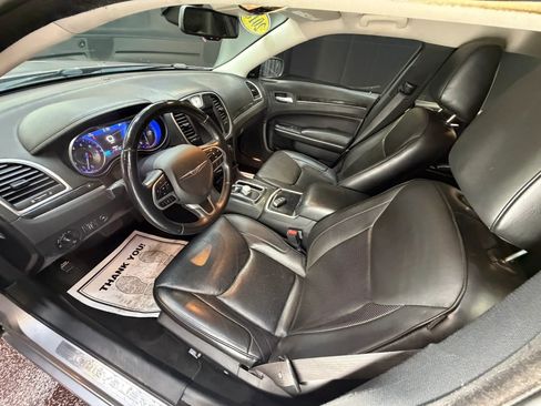 Used 2018 Chrysler 300 Limited RWD image 13